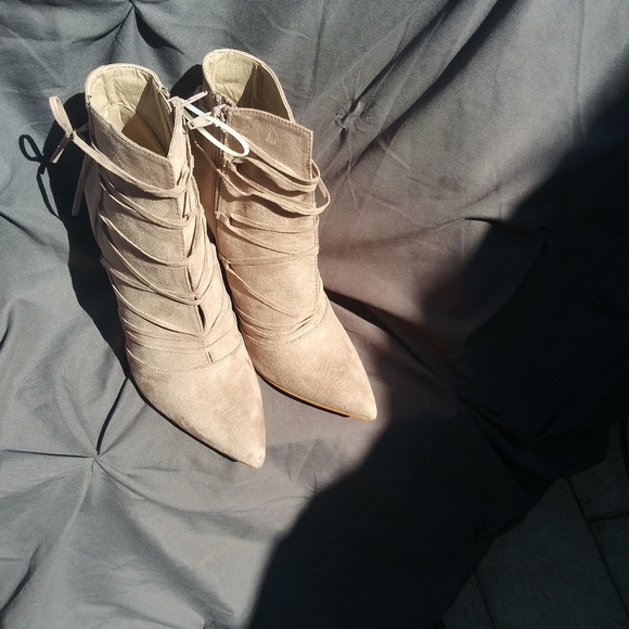 Shoe dazzle Heels tan - Picture 3 of 6